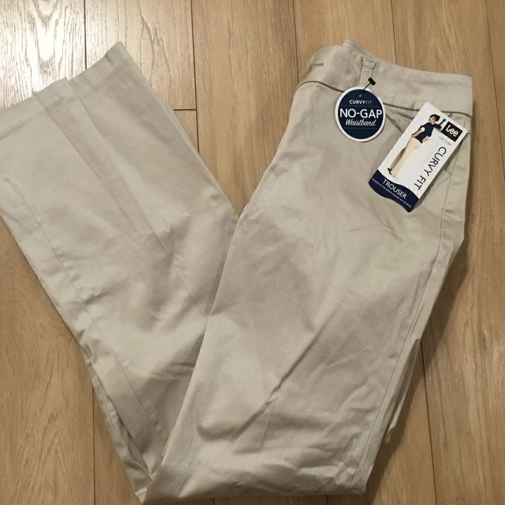 NWT Lee Women’s Beige (Parchment) Trouser in Size 8S in Cury Fit Straight Leg